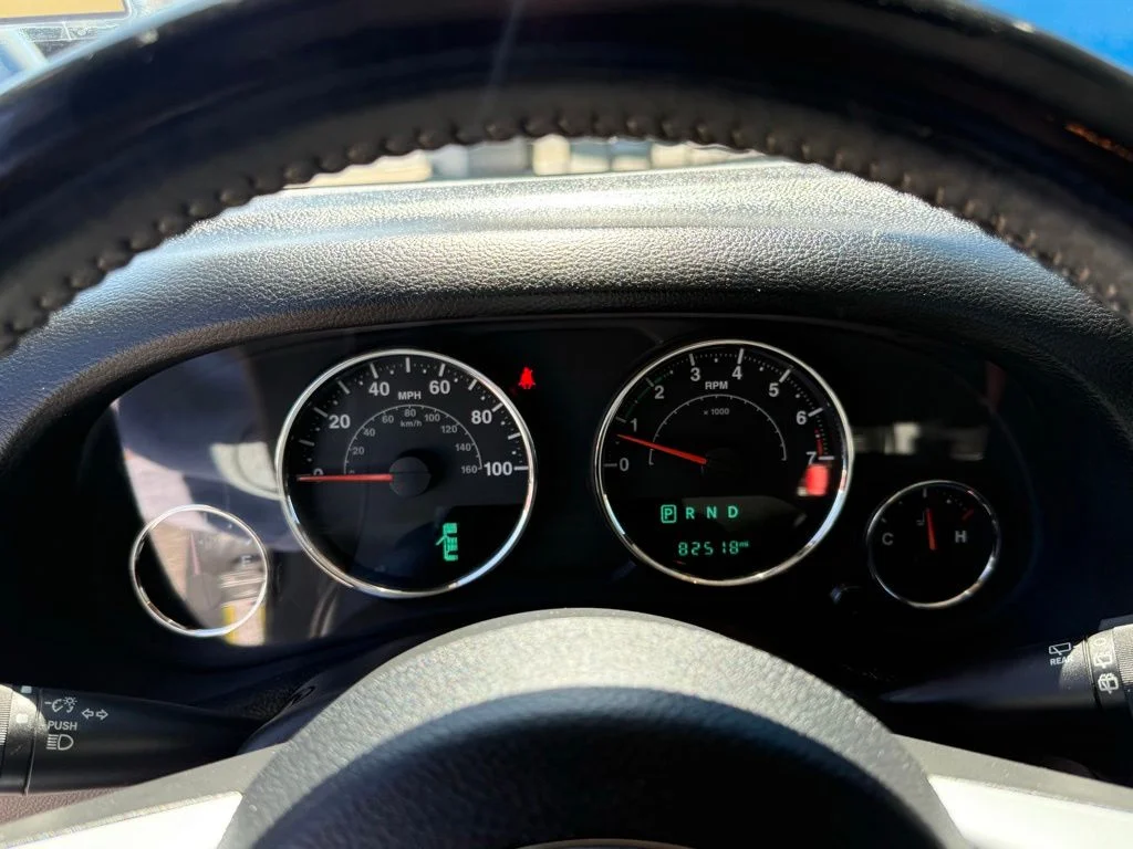 Used 2018 Silver Jeep Unlimited Sport image 21