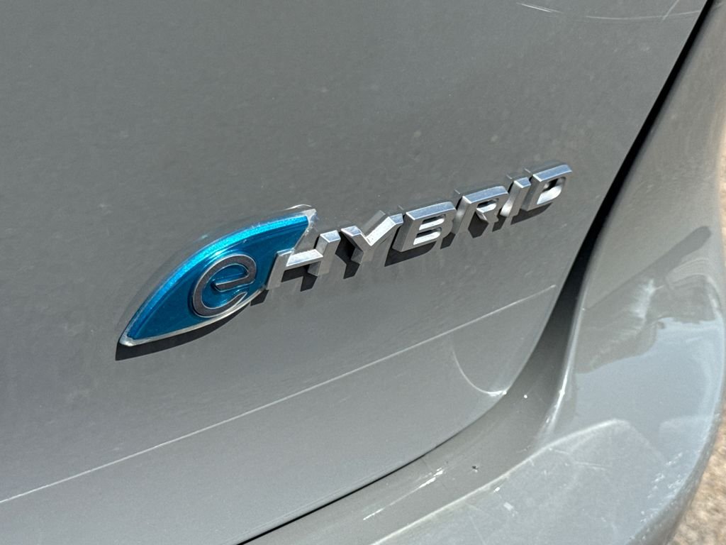 Used 2023 White Chrysler Pinnacle image 14