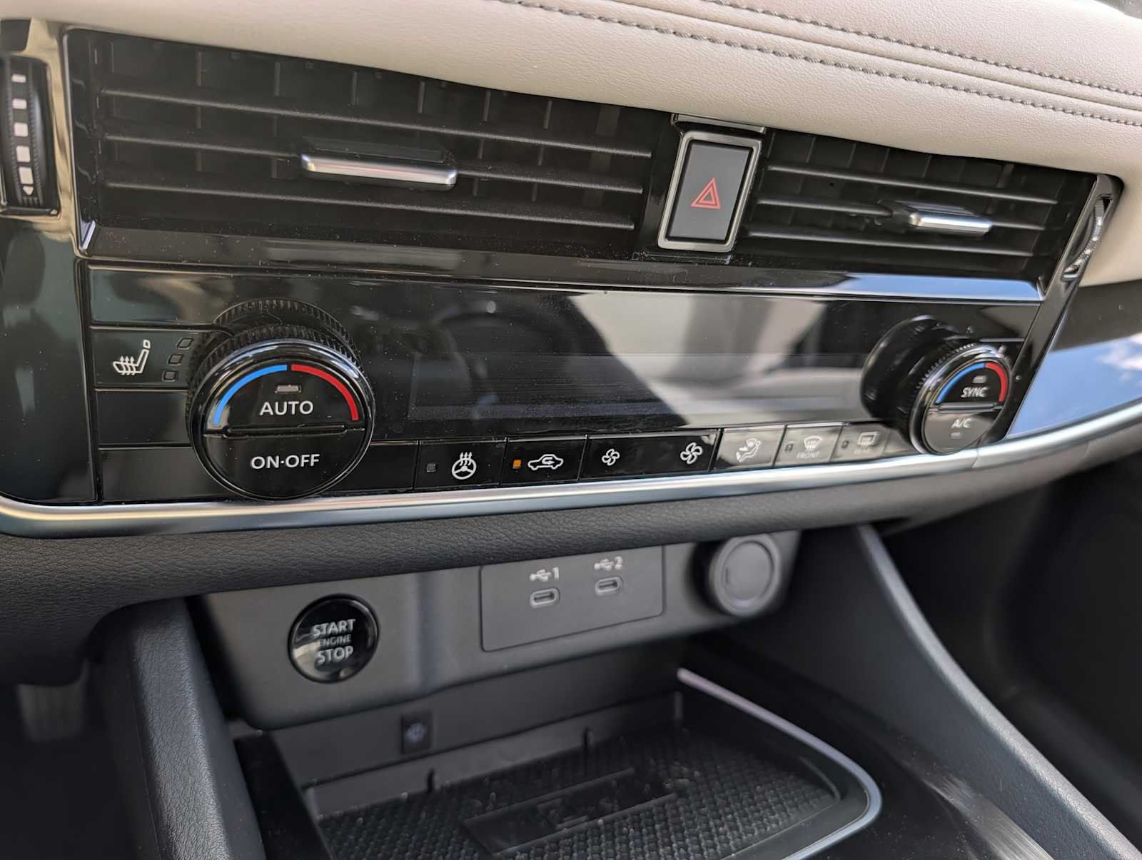 Used 2025 Everest White Pearl/Super Black Nissan SL image 25
