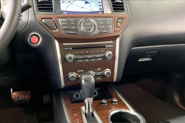 Used 2017 Gray Nissan Platinum image 8