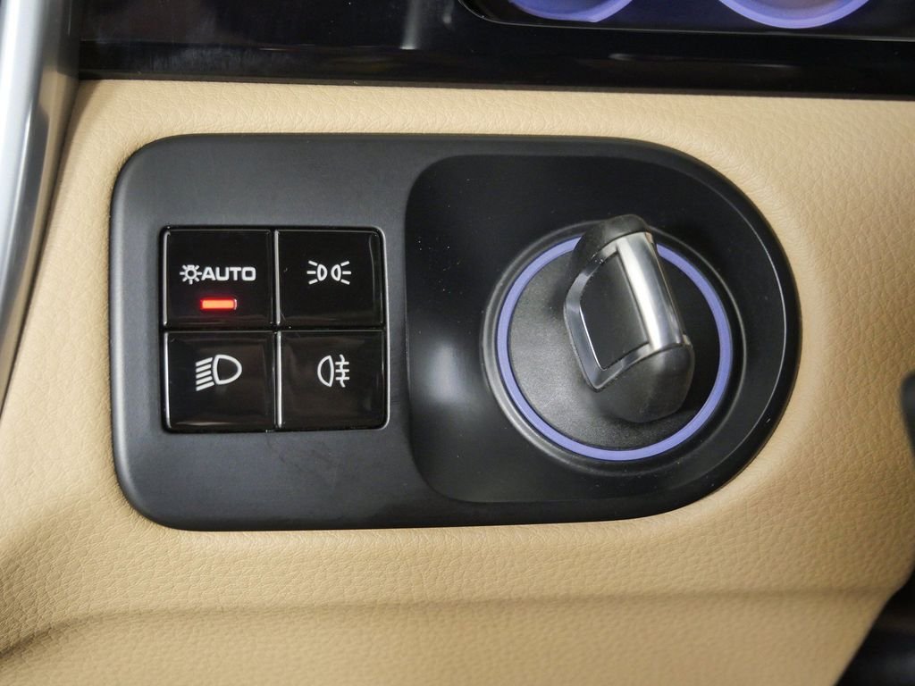 Used 2019 Silver Porsche S image 37