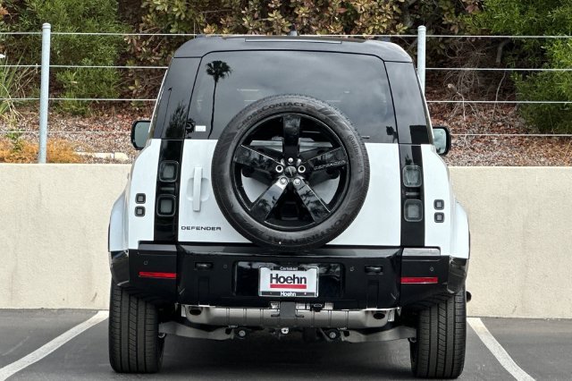New 2026 Fuji White Land Rover X-Dynamic SE image 4