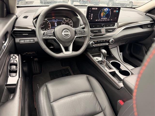 Used 2024 Super Black Nissan 2.5 SR image 9