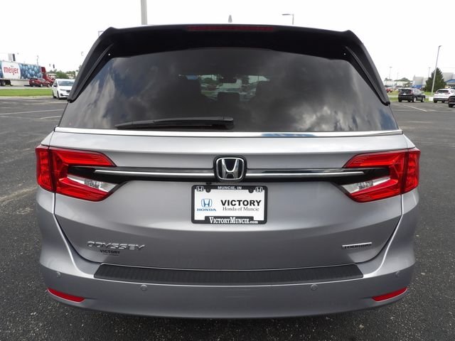 Used 2022 Lunar Silver Metallic Honda Touring image 6