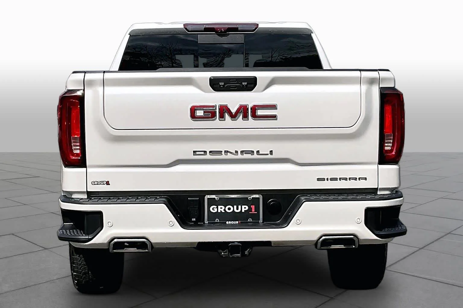 Used 2023 White Frost Tricoat GMC Denali image 5