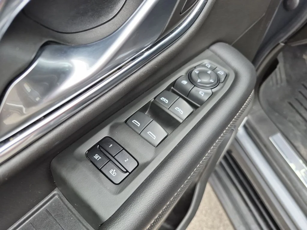 Used 2022 Gray GMC SLT image 20