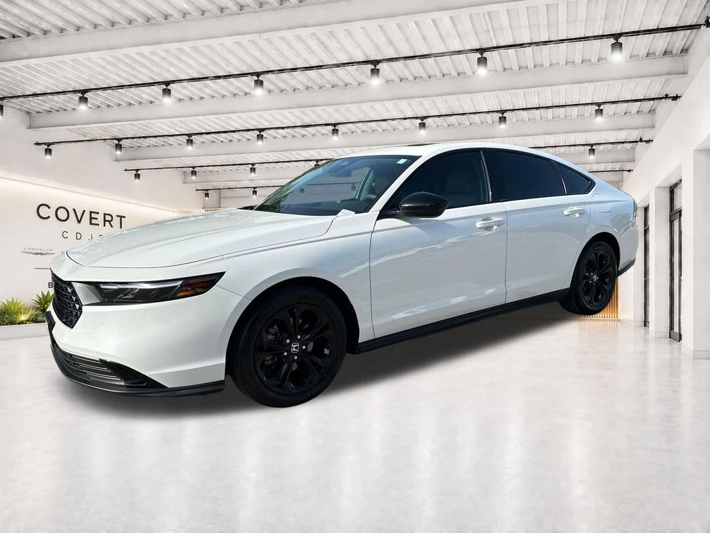 Used 2025 White Honda SE image 4