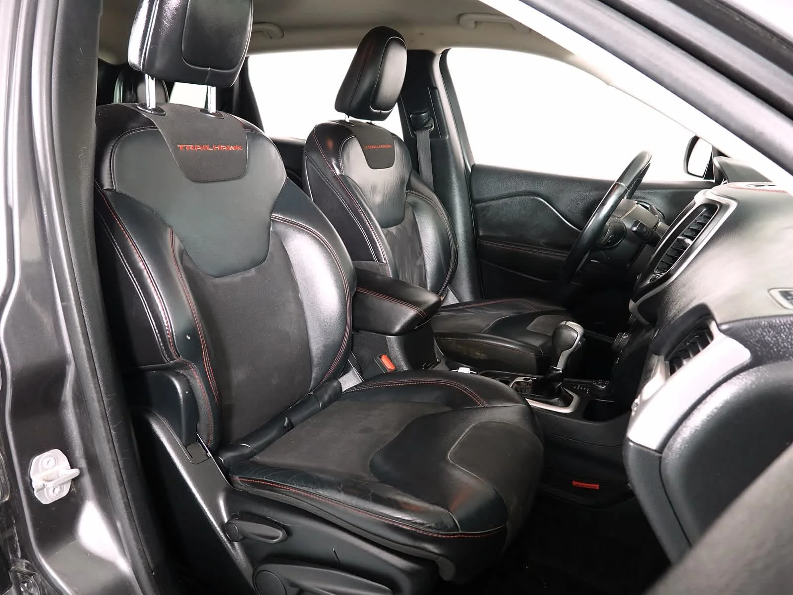 Used 2016 Granite Crystal Metallic Clearcoat Jeep Trailhawk image 11