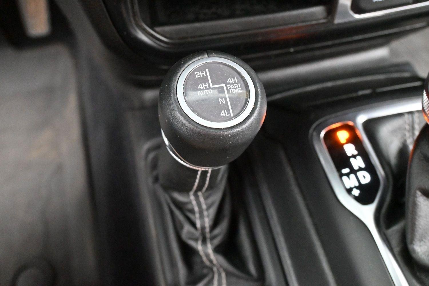 Used 2022 Bright White Clearcoat Jeep Unlimited Sahara image 25