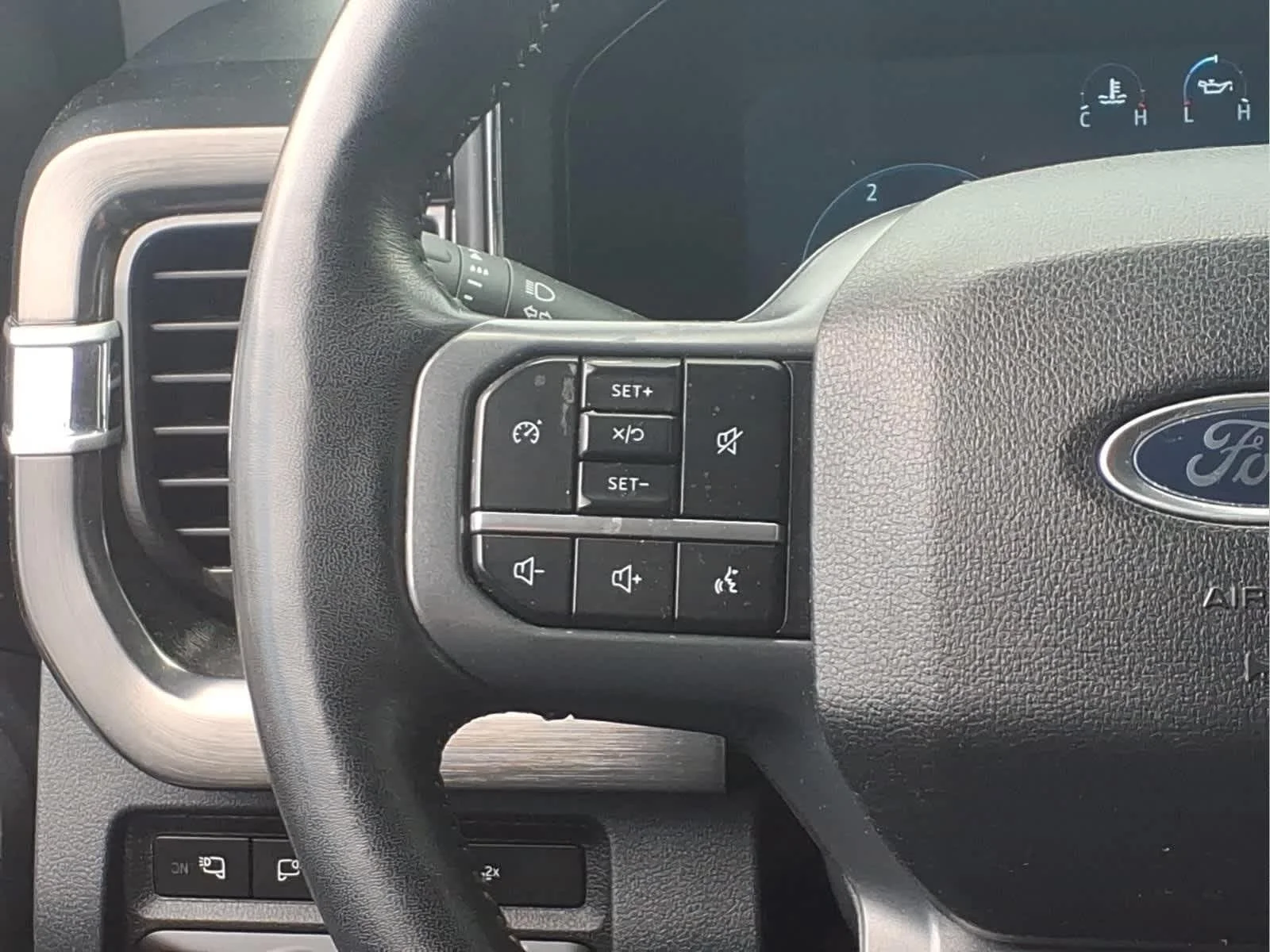 Used 2024 Carbonized Gray Metallic Ford LARIAT image 21
