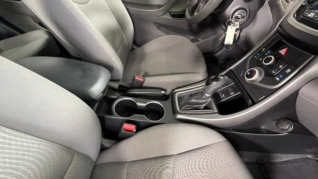 Used 2016 White Hyundai SE image 34