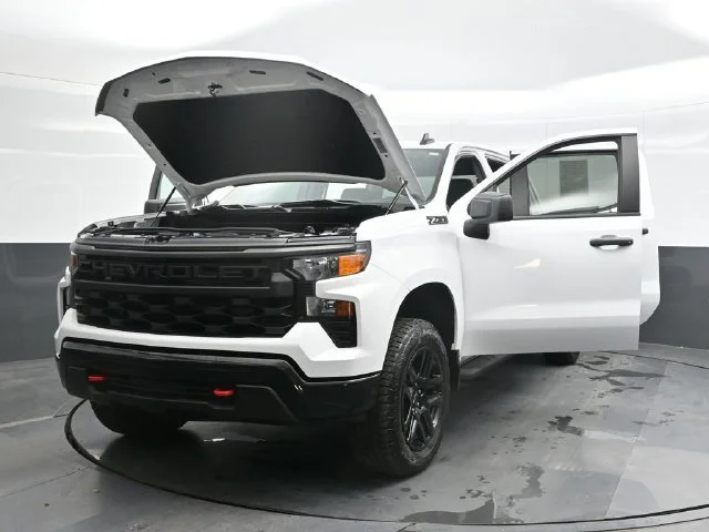 Used 2025 Summit White Chevrolet Custom Trail Boss image 30