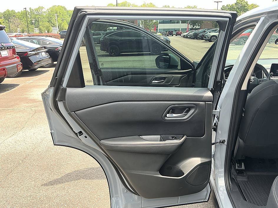 Used 2026 Boulder Gray Pearl Nissan SV image 21
