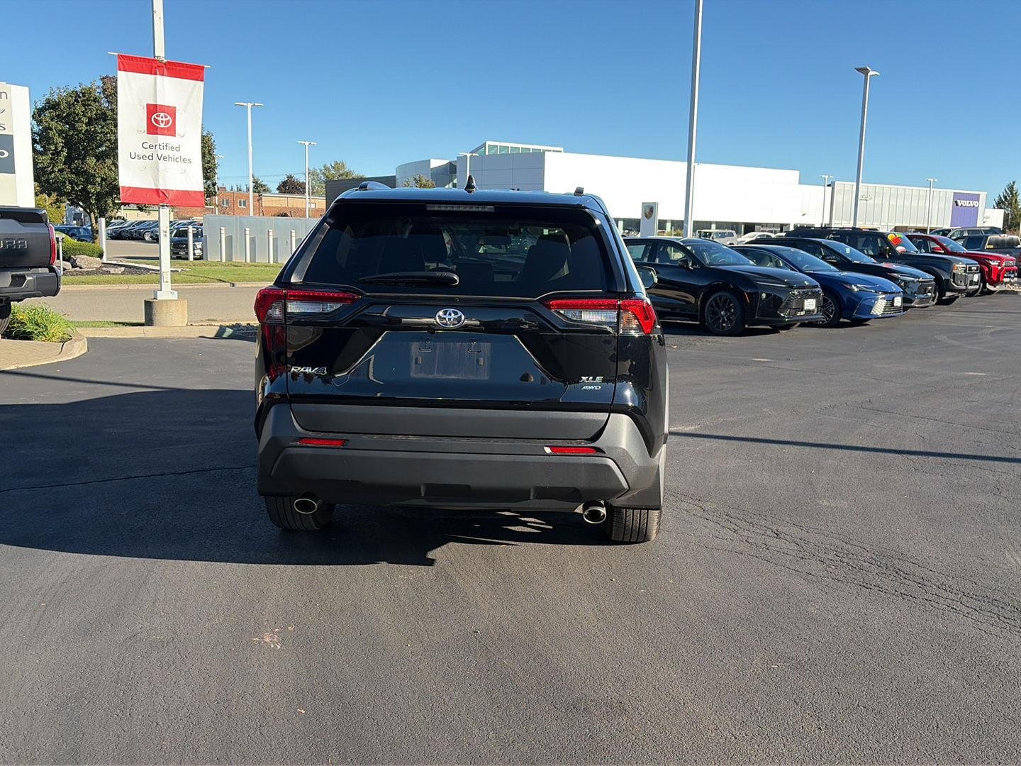 Used 2025 Midnight Black Metallic Toyota XLE Premium image 4
