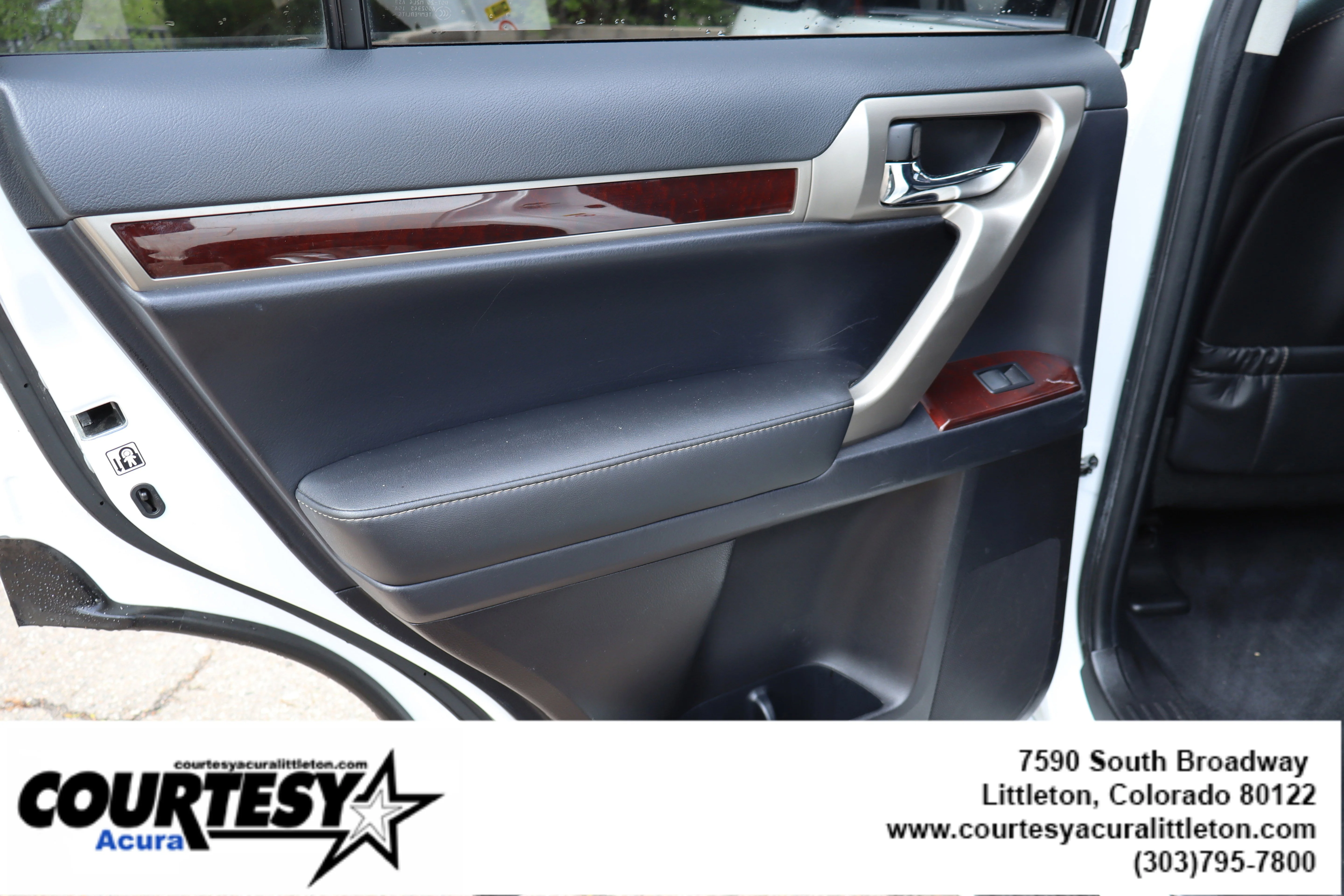 Used 2016  Lexus  image 27