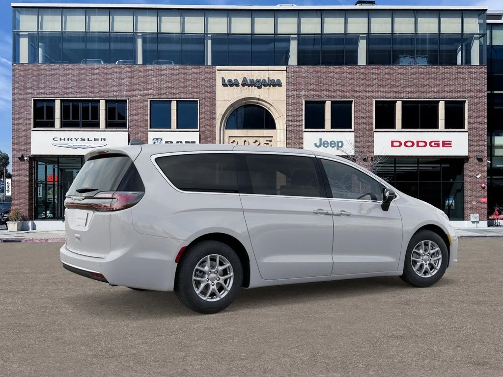 New 2026 Bright White Clear-Coat Exterior Paint Chrysler Select image 4