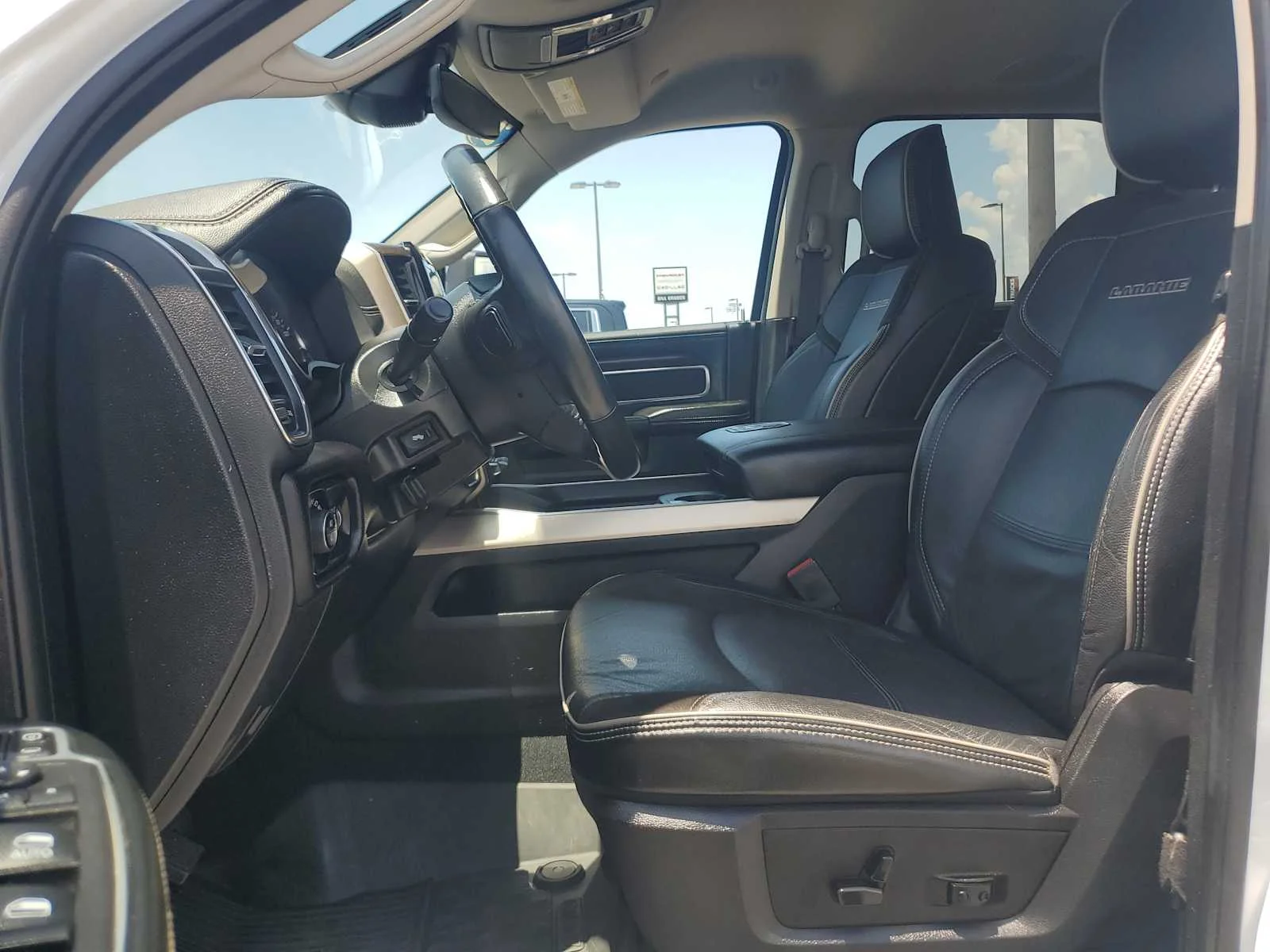 Used 2023  Ram Laramie image 13