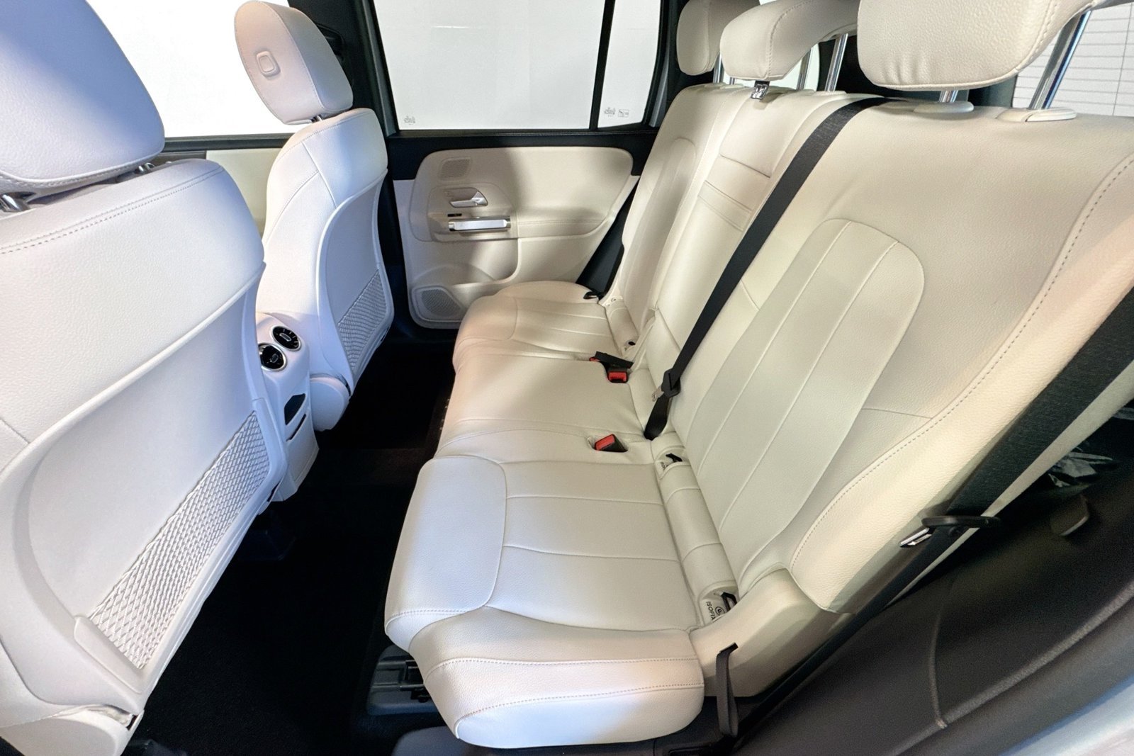 New 2026 Cirrus Silver Metallic Mercedes-Benz GLB 250 image 22