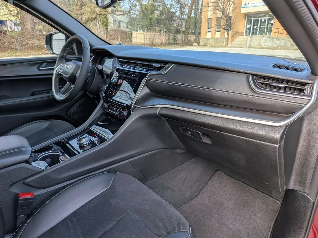 Used 2023 Red Jeep Altitude X image 26