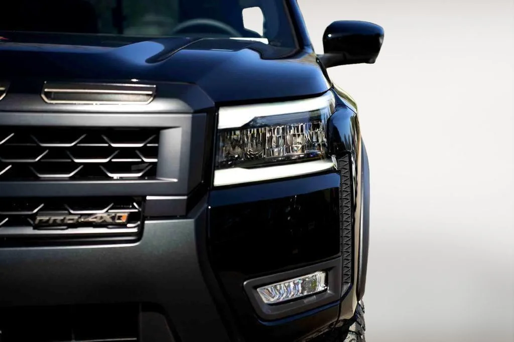 New 2026 Black Nissan PRO-4X image 8