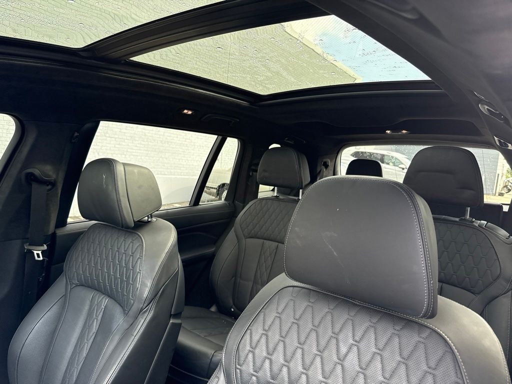 Used 2024 Gray BMW xDrive40i image 12