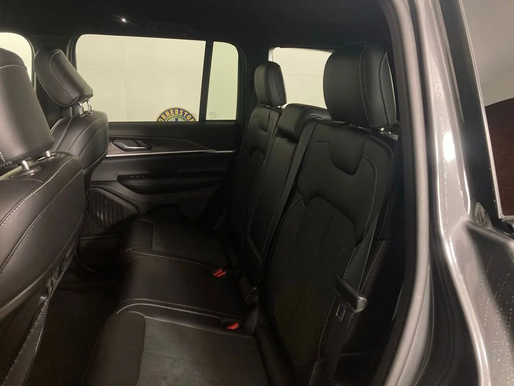 New 2026 Baltic Gray Metallic Clear-Coat Exterior Paint Jeep Altitude image 15