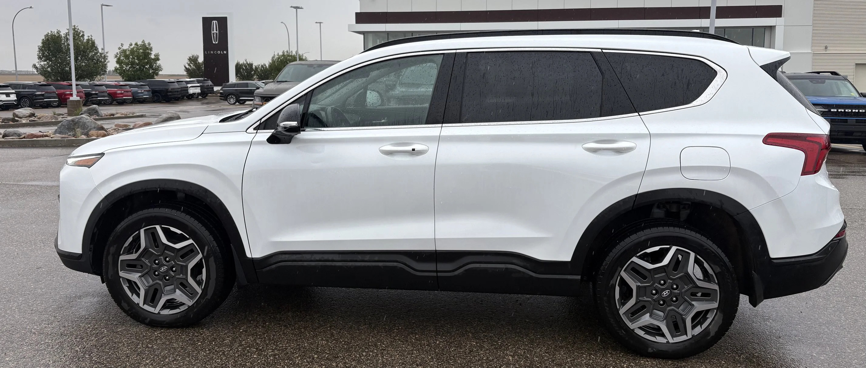 Used 2022 Quartz White Hyundai URBAN AWD image 2