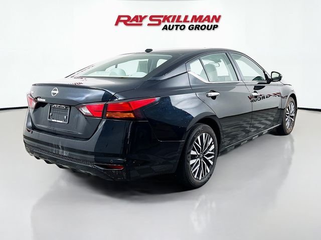 Used 2025 Black Nissan 2.5 SV image 7