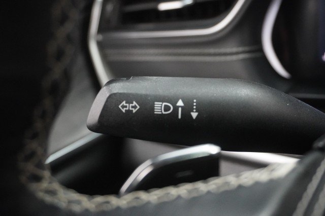 Used 2023 Diamond Black Crystal Pearlcoat Jeep Overland image 27