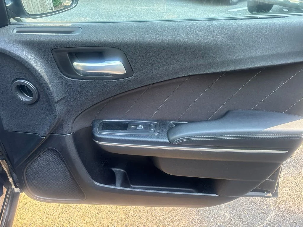 Used 2016 Black Dodge SXT image 32