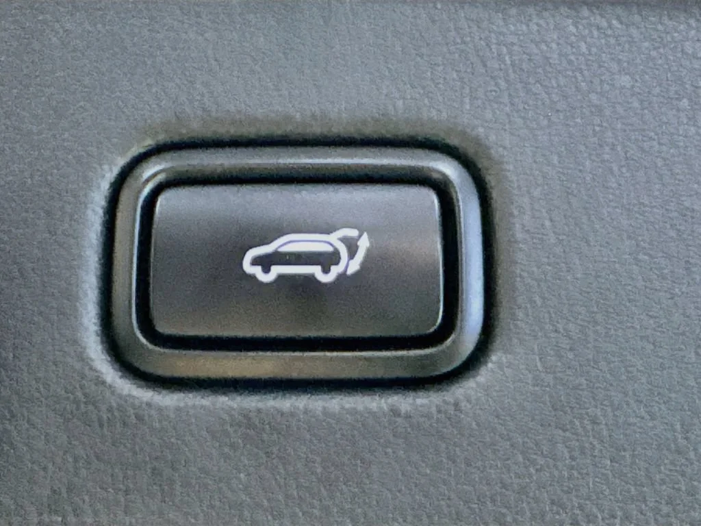 Used 2022 White Kia SX image 35