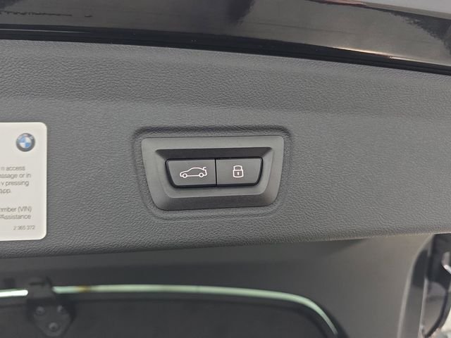 Used 2025 Black Sapphire Metallic BMW xDrive40 image 36