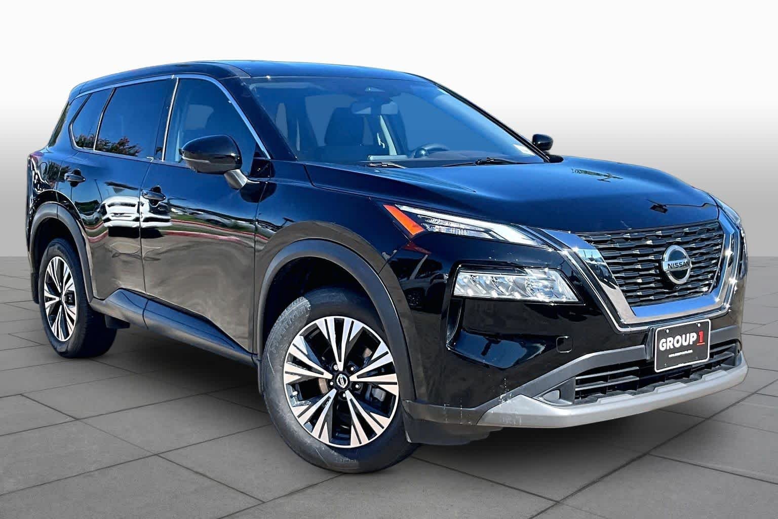 Used 2021 Super Black Nissan SV image 3