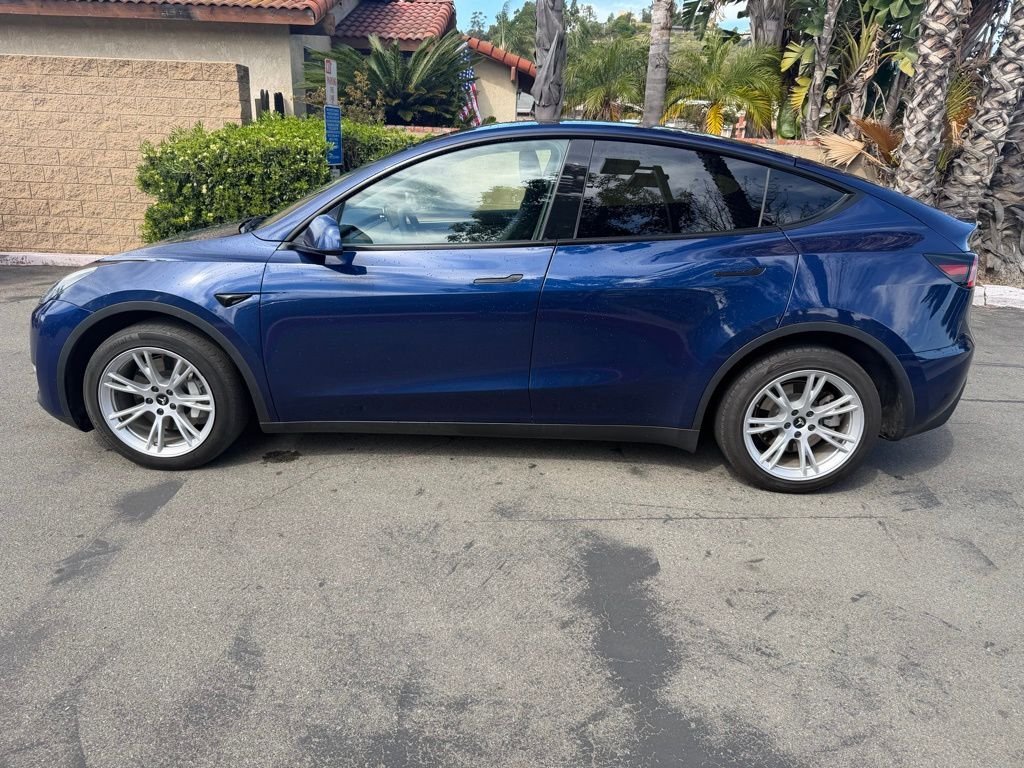 Used 2023 Blue Tesla Long Range image 3