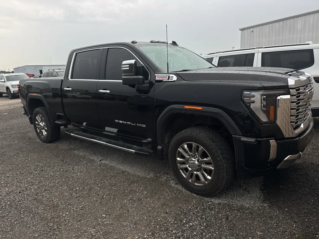 Used 2024 Onyx Black GMC Denali image 3