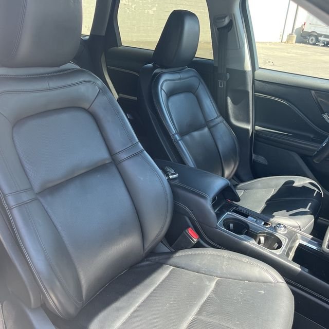 Used 2022 White Metallic Lincoln Standard image 6