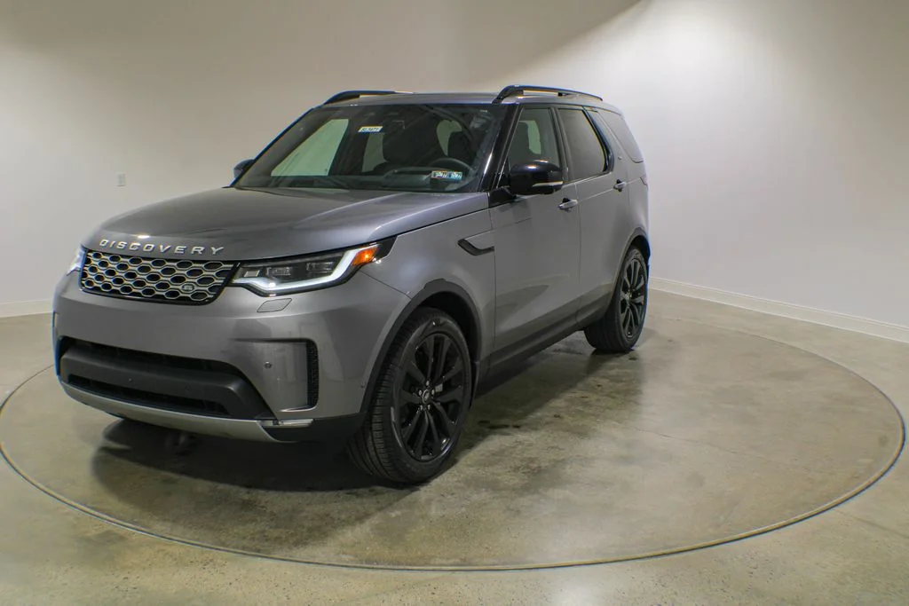 2026 Land Rover Discovery P300 S's photo
