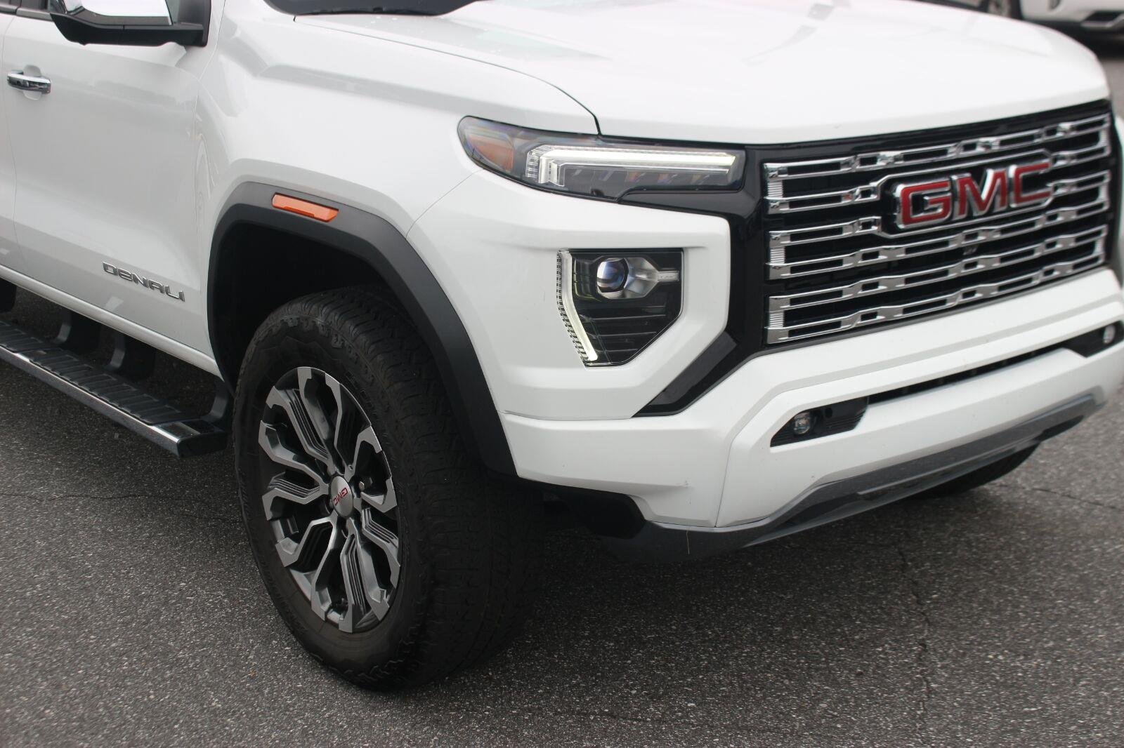 Used 2024 Summit White GMC Denali image 9