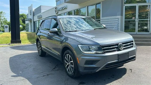 Used 2018 Gray Volkswagen 2.0T SE image 3