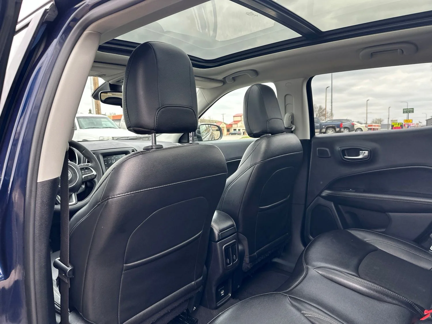 Used 2021 Blue Jeep Latitude image 17