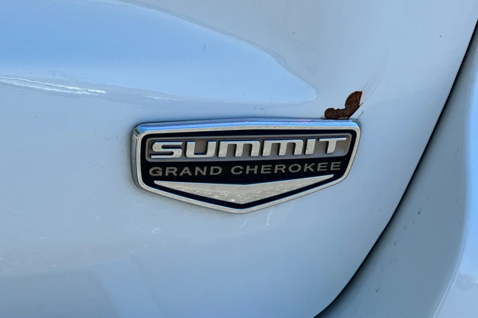 Used 2014 Bright White Clearcoat Jeep Summit image 28
