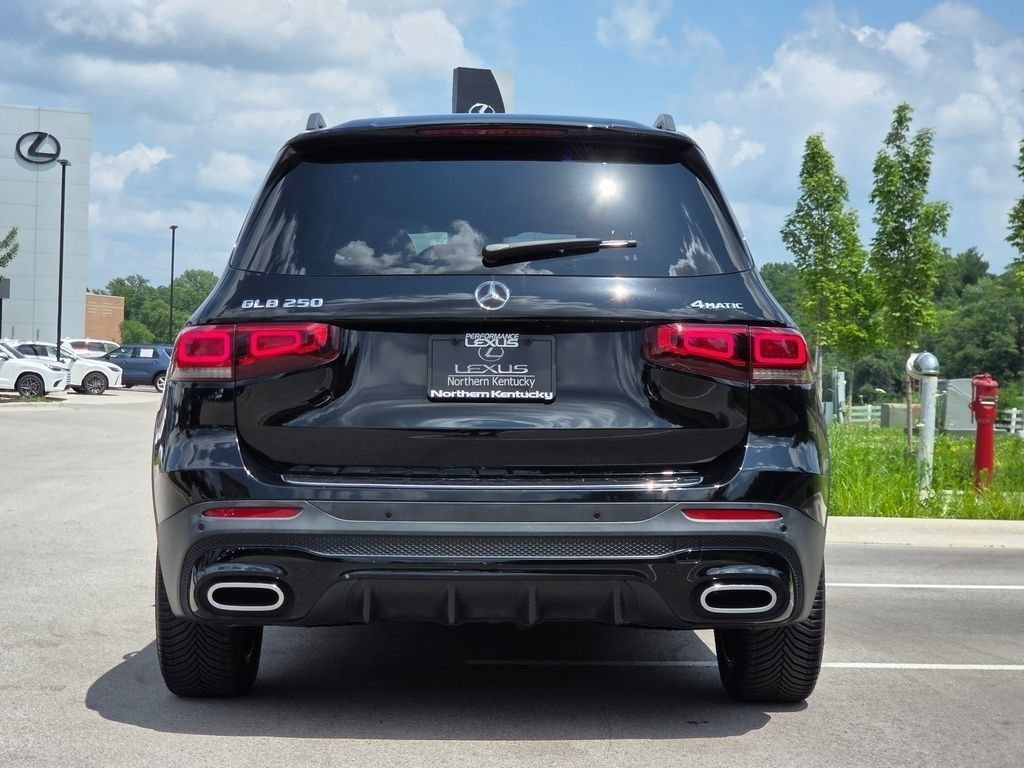 Used 2021 Night Black Mercedes-Benz GLB 250 image 26