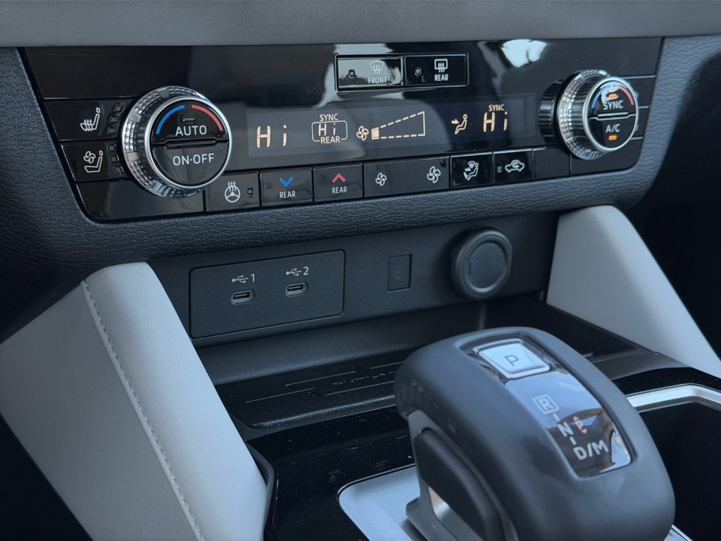 New 2026 White Diamond Mitsubishi SEL image 26