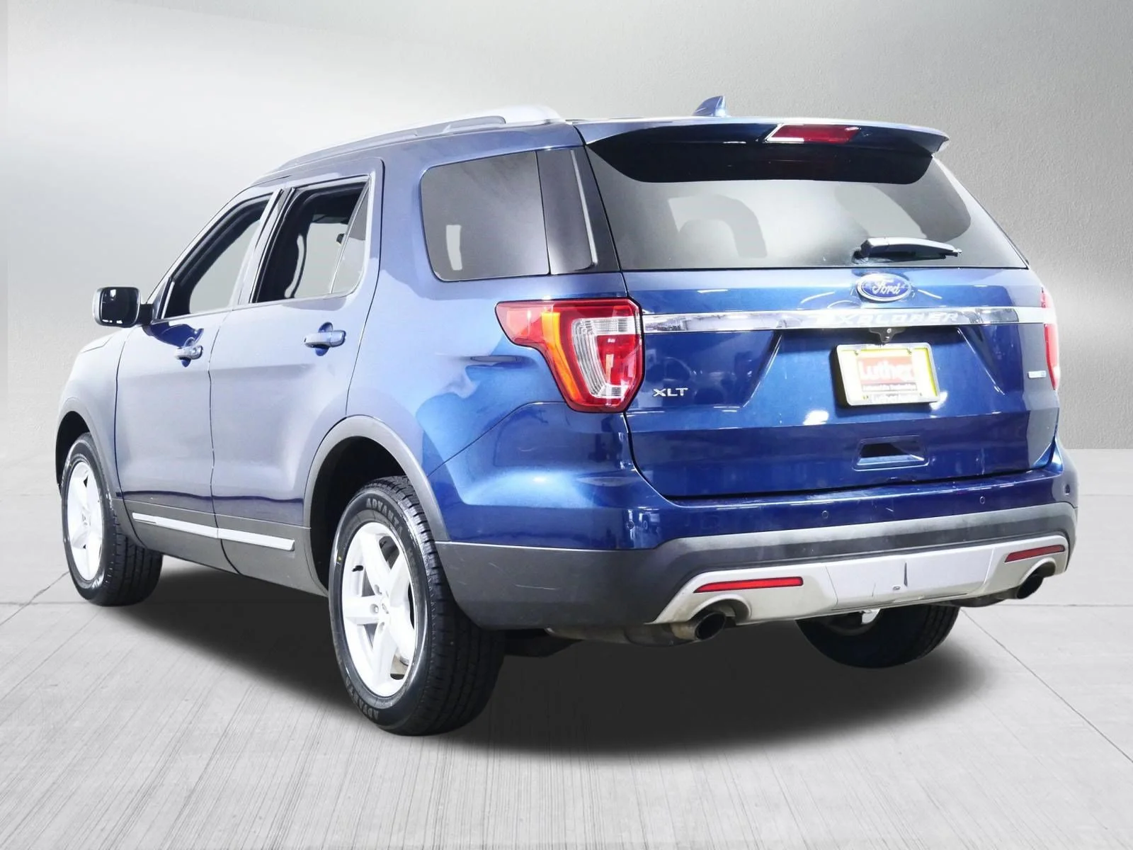 Used 2017 Blue Jeans Metallic Ford XLT image 5