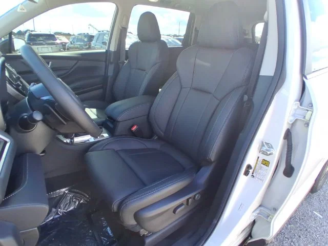 New 2026 CRYSTAL WHITE PEARL Subaru Limited 7-Passenger image 11