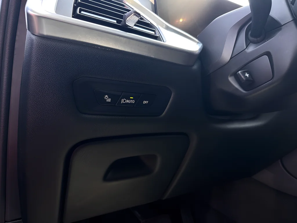 Used 2024 Gray BMW sDrive40i image 17