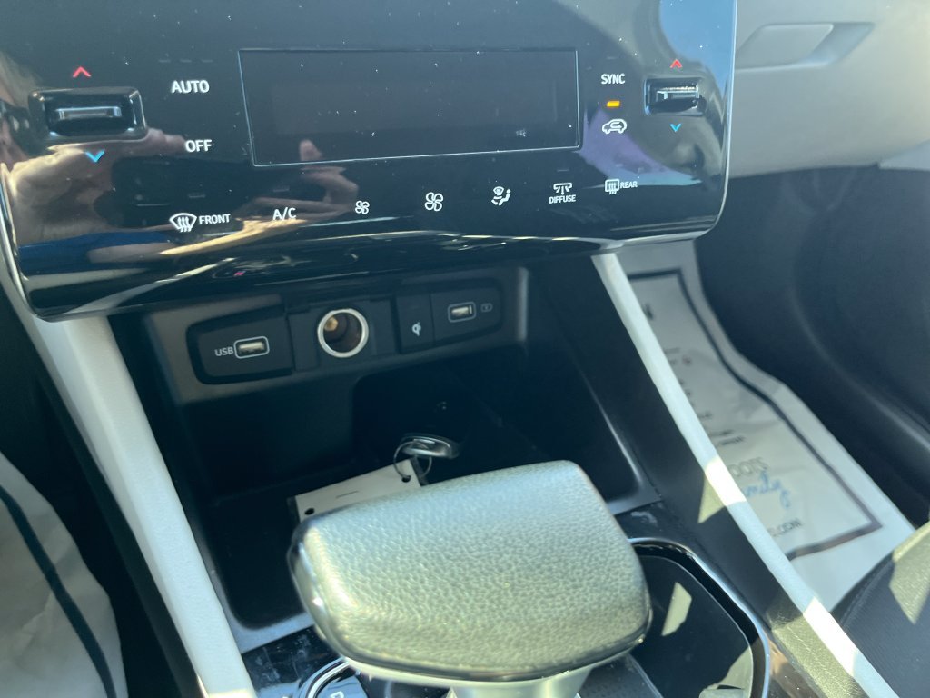 Certified Used 2024 White Hyundai SEL image 19