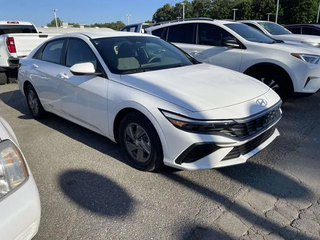 2024 Hyundai Elantra 2.0 SE IVT's photo