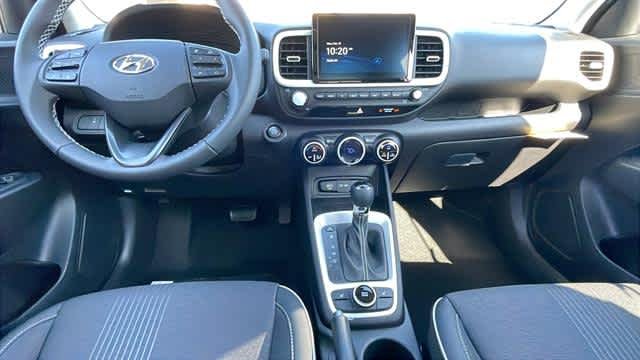 2025 Hyundai Venue Limited - Photo 12