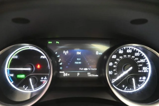 Used 2018 Brown Toyota XLE image 28